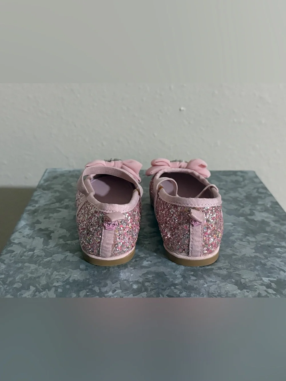 Juicy Couture Pink Glitter Bow Girls' Mary Jane Shoes, Size 6